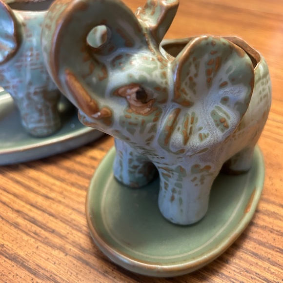 Handcrafted green ceramic elaphent planters with base. - Picture 5 of 6